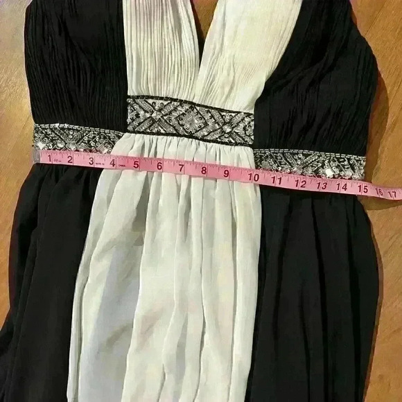 NWT Tony Bowls Dress B&W Iridescent Beaded Sequin Formal Pageant Prom Event 12 - Picture 7 of 16